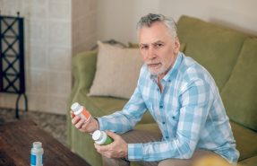 Medicamentos de Venta Libre en Adultos Mayores: Riesgos, Interacciones Peligrosas y Uso Seguro